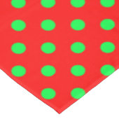 Green Polka Dots Design Tischdecke (Schrägansicht)