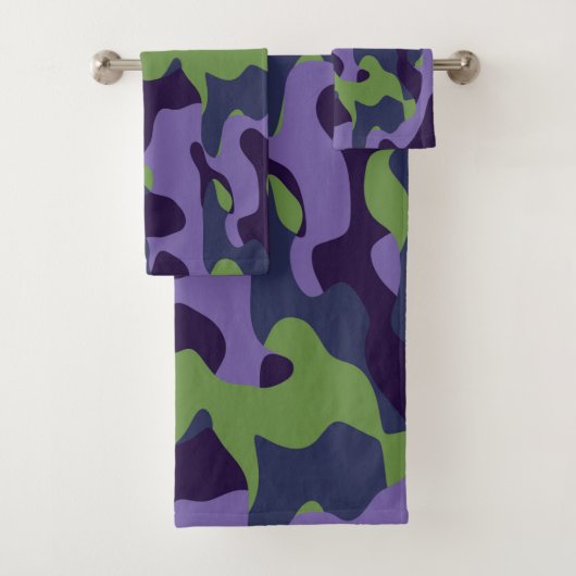 Green Purple and Blue Camo abstract Badhandtuch Set (Insitu)
