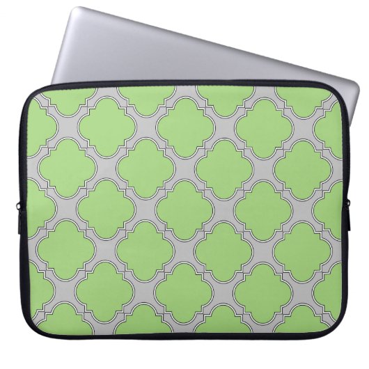 Green Quatrefoil Laptopschutzhülle (Vorderseite)
