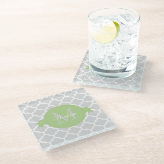 Green Quatrefoil Personalisiert Glass Untersetzer (Schrägansicht)