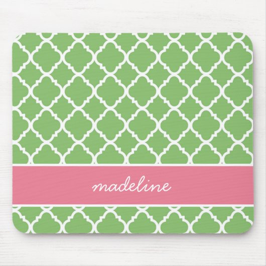 Green Quatrefoil | Rosa und grüne Preppy Mousepad (Vorne)
