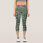 Green Reptile Skin Muster Capri Leggings (Vorderseite)