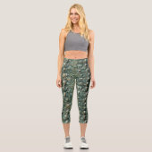 Green Reptile Skin Muster Capri Leggings (Vorderseite)