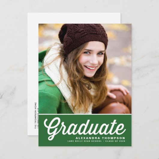 Green Retro Script Class of 2023 Foto Abschluss Ankündigungspostkarte (Vorne/Hinten)