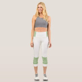 Green Retro Stripes and Text on Minimalist Capri Leggings (Vorderseite)