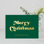 Green Retro Vintager Schriftart Frohe Weihnachten Folien Feiertagskarte<br><div class="desc">Frohe Weihnachtskarte: Klassisches Retro-Design mit Vintag inspirierter Typografie in Goldfolie und klassischem grünem Hintergrund.</div>