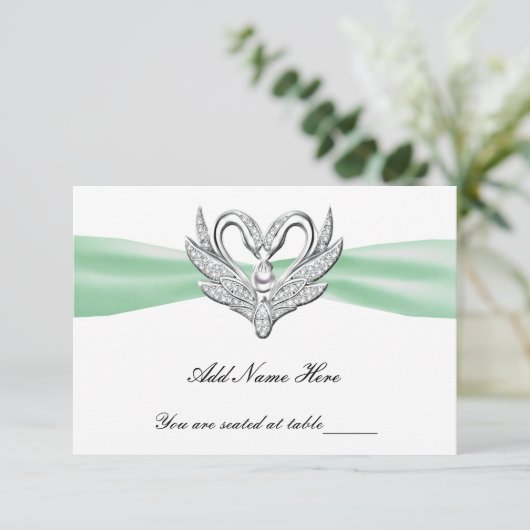 Green Ribbon Silver Swans Table Platzkarte (Stehend Vorderseite)
