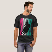 Green Rodeo Champion Cowgirl on Horse Barrel Racin T-Shirt (Vorne ganz)