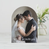 Green Romantic Couple Personalized Wedding  Einladung (Stehend Vorderseite)
