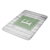 Green Rustic Monogram Bath Mat Badematte (Schrägansicht)