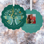 Green Scandi Reindeer Pair Weihnachten Ornament Karte<br><div class="desc">Diese Karte ist perfekt für ein Paar geeignet und zeichnet sich durch ein skandinavisches inspiriertes Design aus zwei Hirschköpfen mit natürlichen Dekorationselementen wie Schneeflocken, Blume und Ästen in Weiß und Imitat aus metallischem Gold aus. Personalisieren Sie den Text und fügen Sie Ihr Foto auf der Rückseite für eine wirklich eine...</div>
