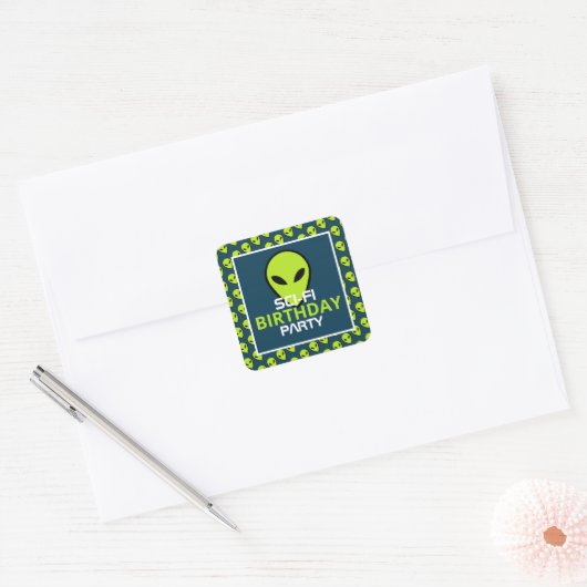 Green Sci-fi-Alien, Geburtstag Quadratischer Aufkleber (Umschlag)