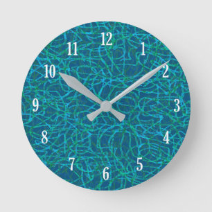 Green scribbled lines pattern runde wanduhr