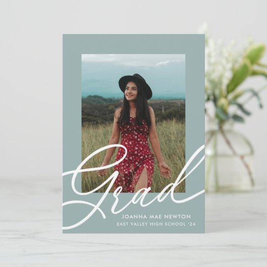 Green Script Two Foto Abschluss Einladung (Stehend Vorderseite)