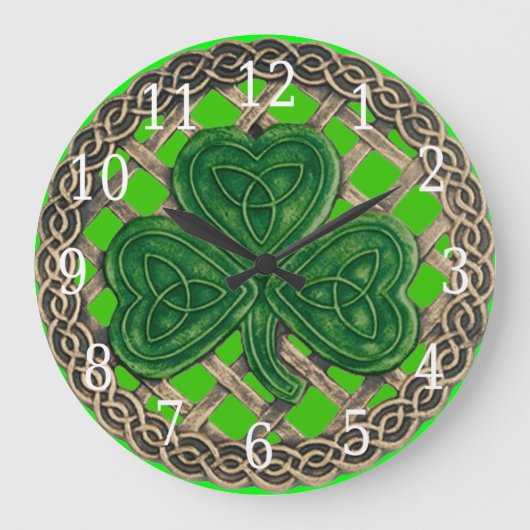 Green Shamrock And Celtic Knots Round Clock Große Wanduhr (Vorderseite)