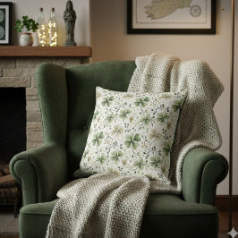 Green Shamrock Decorative Pillow | Irish Decor Kissen