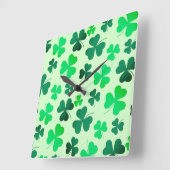 Green Shamrok Clover Pattern Quadratische Wanduhr (Winkel)