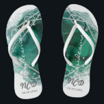 Green Silver Bridesmaid für Monogram Dreh Flop Badesandalen<br><div class="desc">Sie werden diesen smaragdgrünen Aquarell mit grün und silber geometrischen Rahmen mit silbernen Glitzer Texturen Liebe. Ideal für Ihre Hochzeitsfeiern!</div>