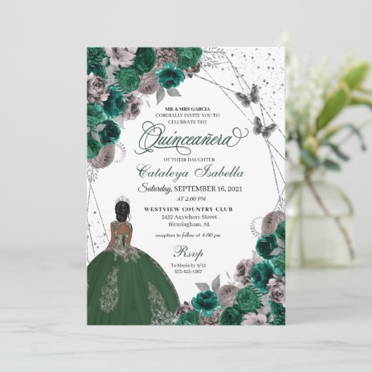 Green Silver Butterfly Princess Quinceanera Einladung (Stehend Vorderseite)