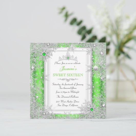 Green Silver Winter Wonderland Sweet 16 Snowflake Einladung (Stehend Vorderseite)