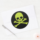 Green Simple Skull und Crossbones Runder Aufkleber (Umschlag)