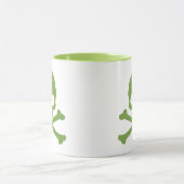 Green Simple Skull und Crossbones Tasse (Zentrum)