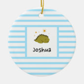 Green Sleepy Baby Dino | Baby Blue Stripe Modern Keramik Ornament (Vorne)