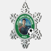 Green Soccer Player Photo High School Spirit Schneeflocken Zinn-Ornament (Rechts)