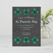 Green Sparkle Kleeblatt Gray St Patrick Day Einladung (Stehend Vorderseite)