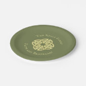 Green St. Patrick's Day Celtic Cross Custom Pappteller (Schrägansicht)