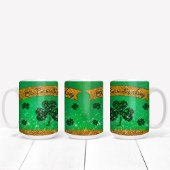 Green St. Patrick's Day mit Kleeblatt und Glitzer Zweifarbige Tasse
