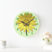 Green Stripes Yellow Daisy Wall Clock Große Wanduhr (Zuhause)