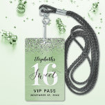 Green Sweet 16 Geburtstag VIP Ausweis<br><div class="desc">Eine clevere Art, Ihre Gäste zu Ihrer süßen 16 Geburtstagsparty einzuladen. Diese hellgrünen, gebürsteten Metal süßen 16 VIP Pass Abzeichen Einladungen werden sicher Ihre Gäste beeindrucken. Das Design besticht durch ein hellgrün gebürstetes Imitat mit silberfarbenem Glitzer und einen modernen handgeschriebenen Schriftart. Personalisieren Sie die Vorder- und Rückseite dieser Vorlage für...</div>