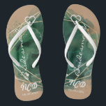 Green Tan und Gold Bridesmaid bevorzugen Monogram Badesandalen<br><div class="desc">Sie werden diese Bräune (auch in Weiß in meiner Sammlung verfügbar) Hintergrund mit grün und goldfarben geometrischen Rahmen mit goldenen Glitzer Texturen Liebe. Ideal für Ihre Hochzeitsfeiern!</div>
