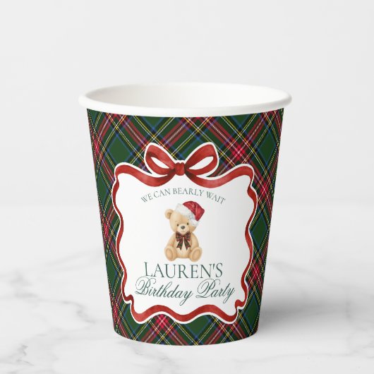 Green Tartan Plaid Christmas Bear Birthday Party Pappbecher (Vorderseite)