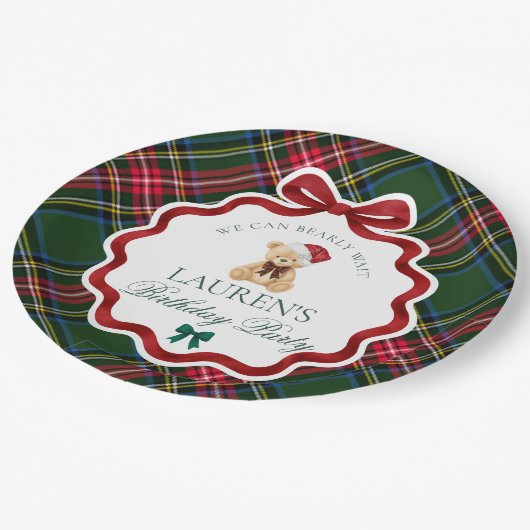 Green Tartan Plaid Christmas Bear Birthday Party  Pappteller (Schrägansicht)
