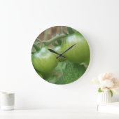 Green Tomatoes Wall Clock Große Wanduhr (Zuhause)
