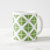 Green Trendy Triangle Pattern Jumbo-Tasse (Vorderseite Rechts)