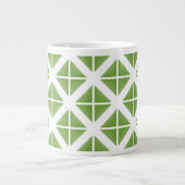 Green Trendy Triangle Pattern Jumbo-Tasse (Vorderseite)