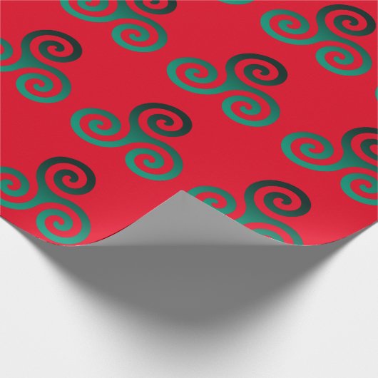 Green Triskele Symbol Rot Geschenkpapier (Ecke)