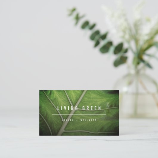 Green Tropical Leaf Minimalistisches Foto Wellness Visitenkarte (Stehend Vorderseite)