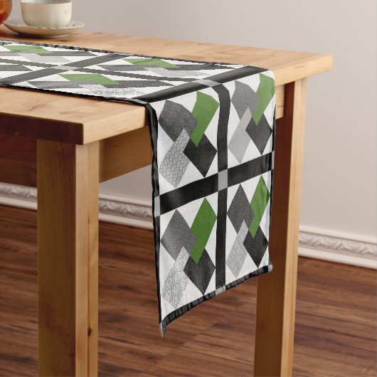 Green "Turn a Friendly Card" Table Runner Kurzer Tischläufer (Beispiel)