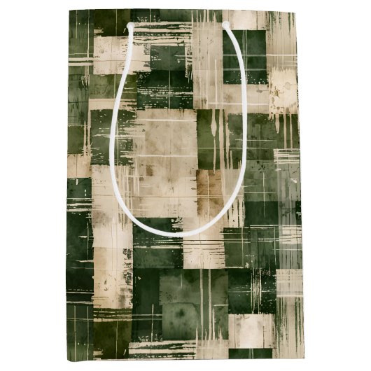 Green und Beige Grunge Kariert Mittlere Geschenktüte (Vorderseite)