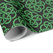 Green und Black Celtic Shield Knot Geschenkpapier (Rolleneckpunkt)