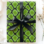 Green und Black Snakeskin Geschenkpapier<br><div class="desc">Das grüne und schwarze Snakeskin Wrapping Paper zeichnet sich durch ein gewagtes und exotisches Schlangenmuster in tiefen,  grünen und schwarzen Farbtönen aus. Dieses auffallende Design fügt Ihrer Geschenkverpackung eine raffinierte und dennoch edgy Touch hinzu,  die sie perfekt für diejenigen macht,  die eine einzigartige und stilvolle Ästhetik schätzen.</div>