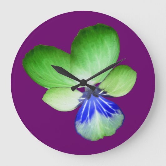 Green und Blue Pansy Wall Clock Große Wanduhr (Vorderseite)
