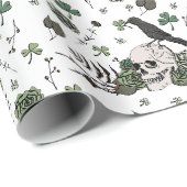 Green und White Skull Pattern St Patricks Day Goth Geschenkpapier (Rolleneckpunkt)