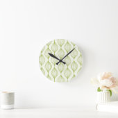 Green vertical ogee pattern background runde wanduhr (Zuhause)