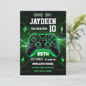 Green Video Game Birthday Party Einladung (Stehend Vorderseite)
