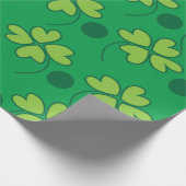 Green Vierblättriges Kleeblatt St Patricks Day Geschenkpapier (Ecke)
